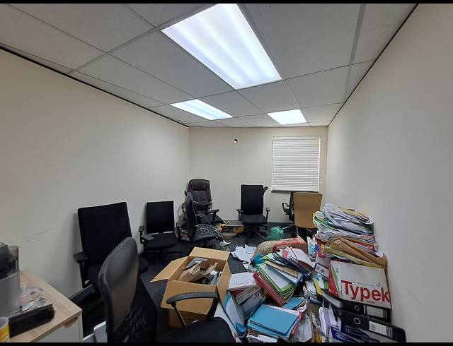 174M² OFFICE TO LET IN DUNKELD WEST